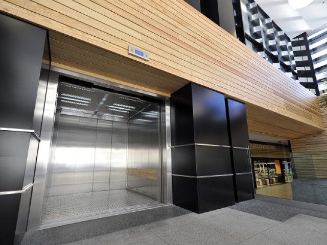 Ascensores y escaleras CC Novo Milladoiro en Santiago