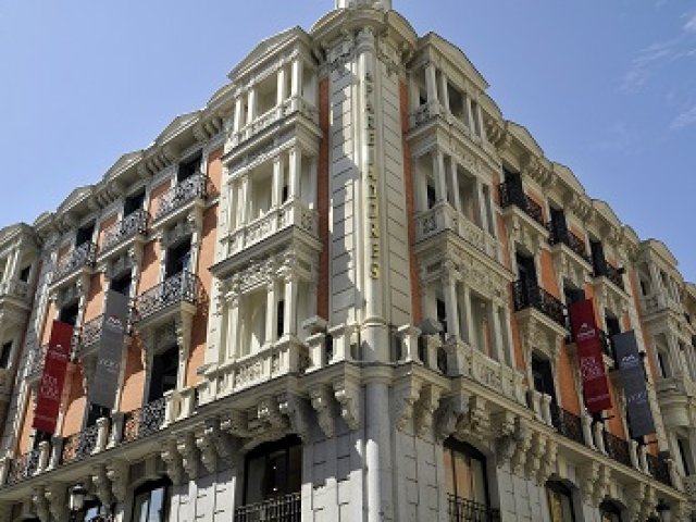 Ascensor patio interior Colegio Aparejadores de Madrid