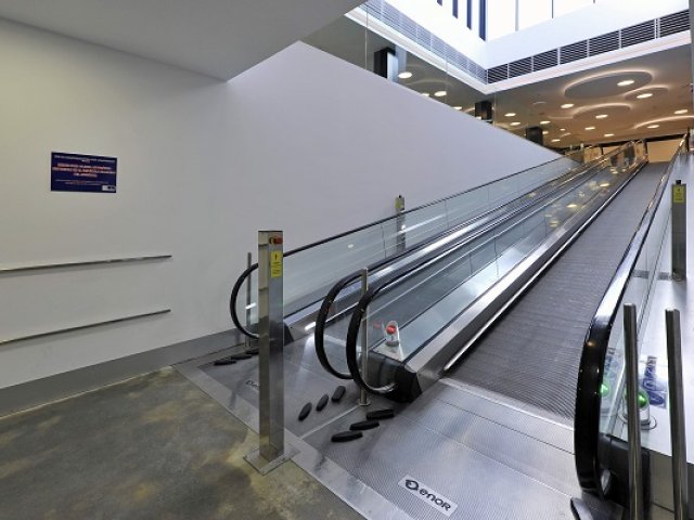 Ascensores y escaleras CC Novo Milladoiro en Santiago