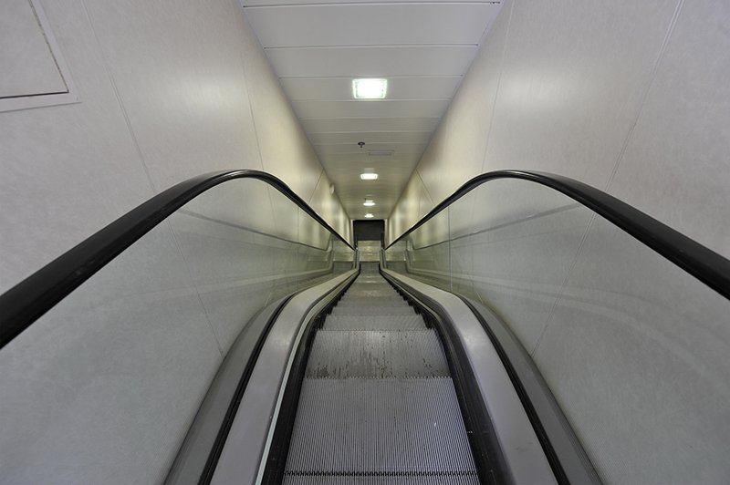 escaleras mecanicas naval